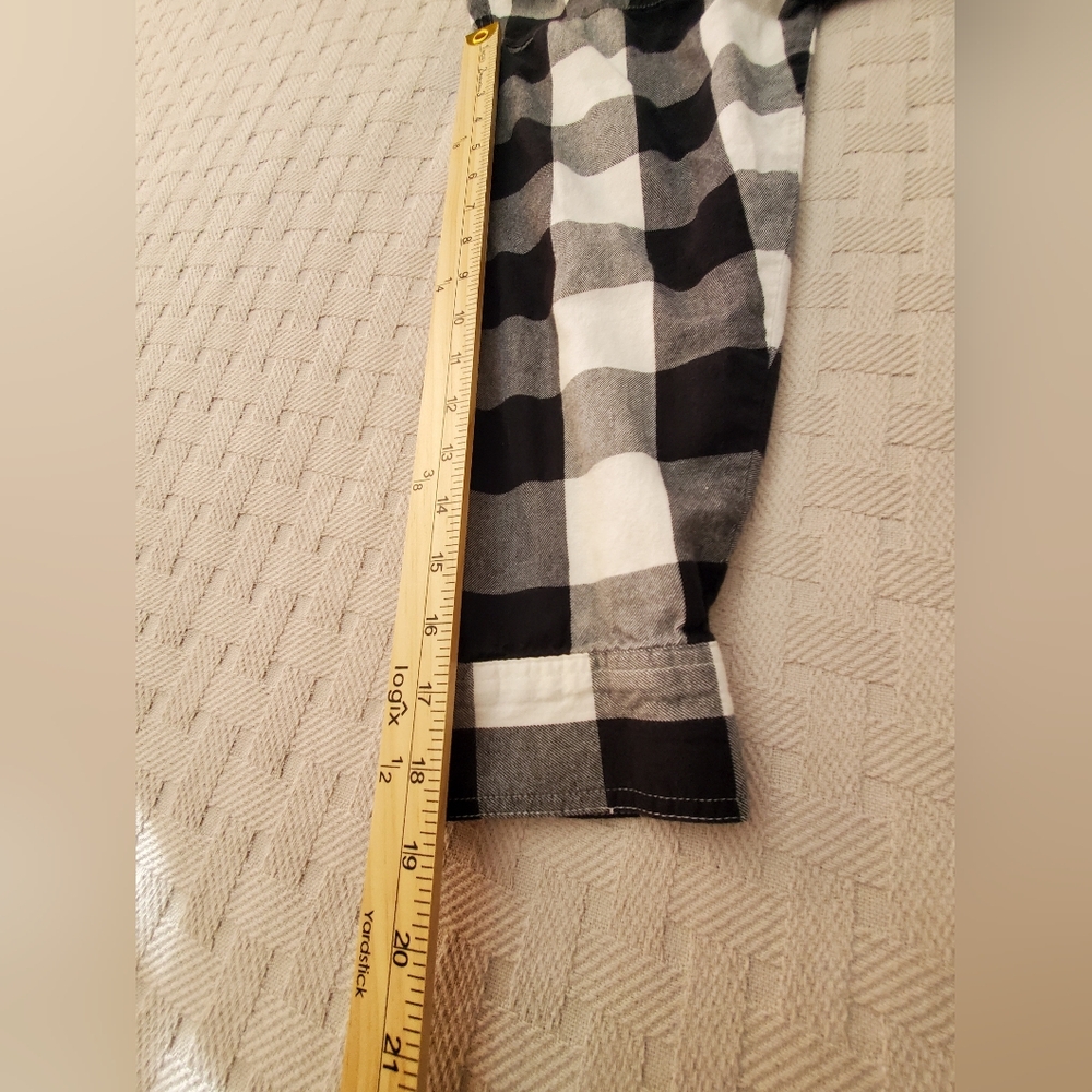 Old Navy Black & White Buffalo Plaid Boyfriend Popover Flannel Shirt - Picture 9 of 11
